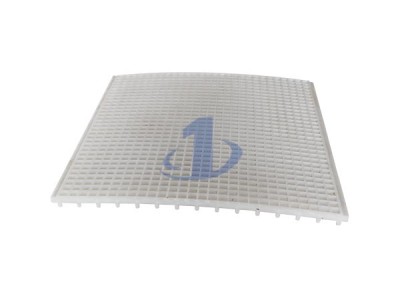Plastic mesh pad for vacuum drum filter