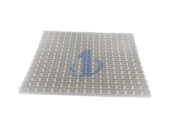 Plastic mesh pad for vacuum drum filter