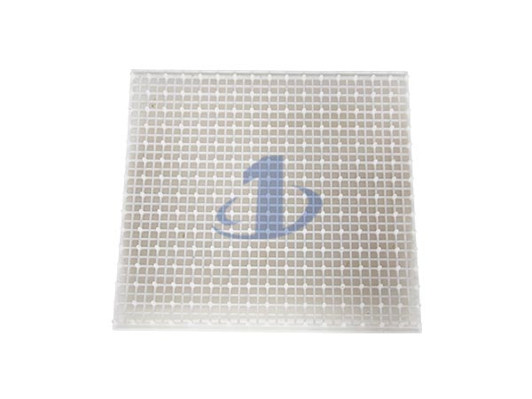 Plastic mesh pad for vacuum drum filter